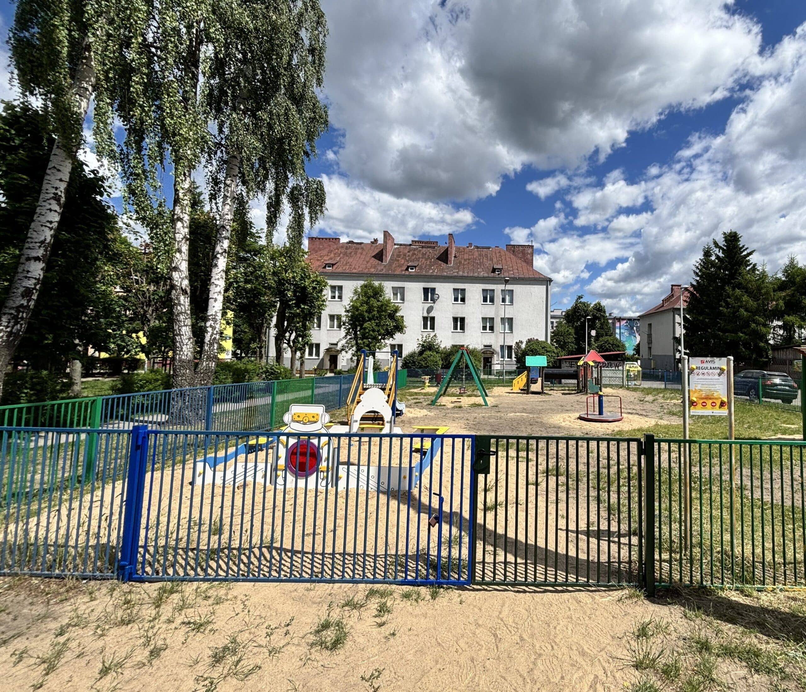 PRZEBUDOWA PLACU ZABAW